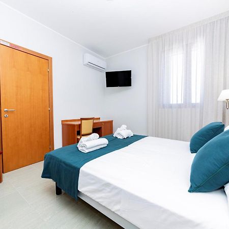 Hotel Alba ตอร์เลลาปิลโล ภายนอก รูปภาพ