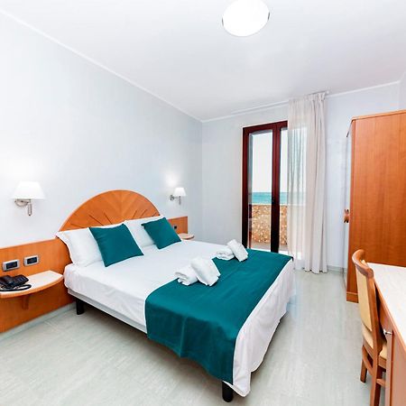 Hotel Alba ตอร์เลลาปิลโล ภายนอก รูปภาพ