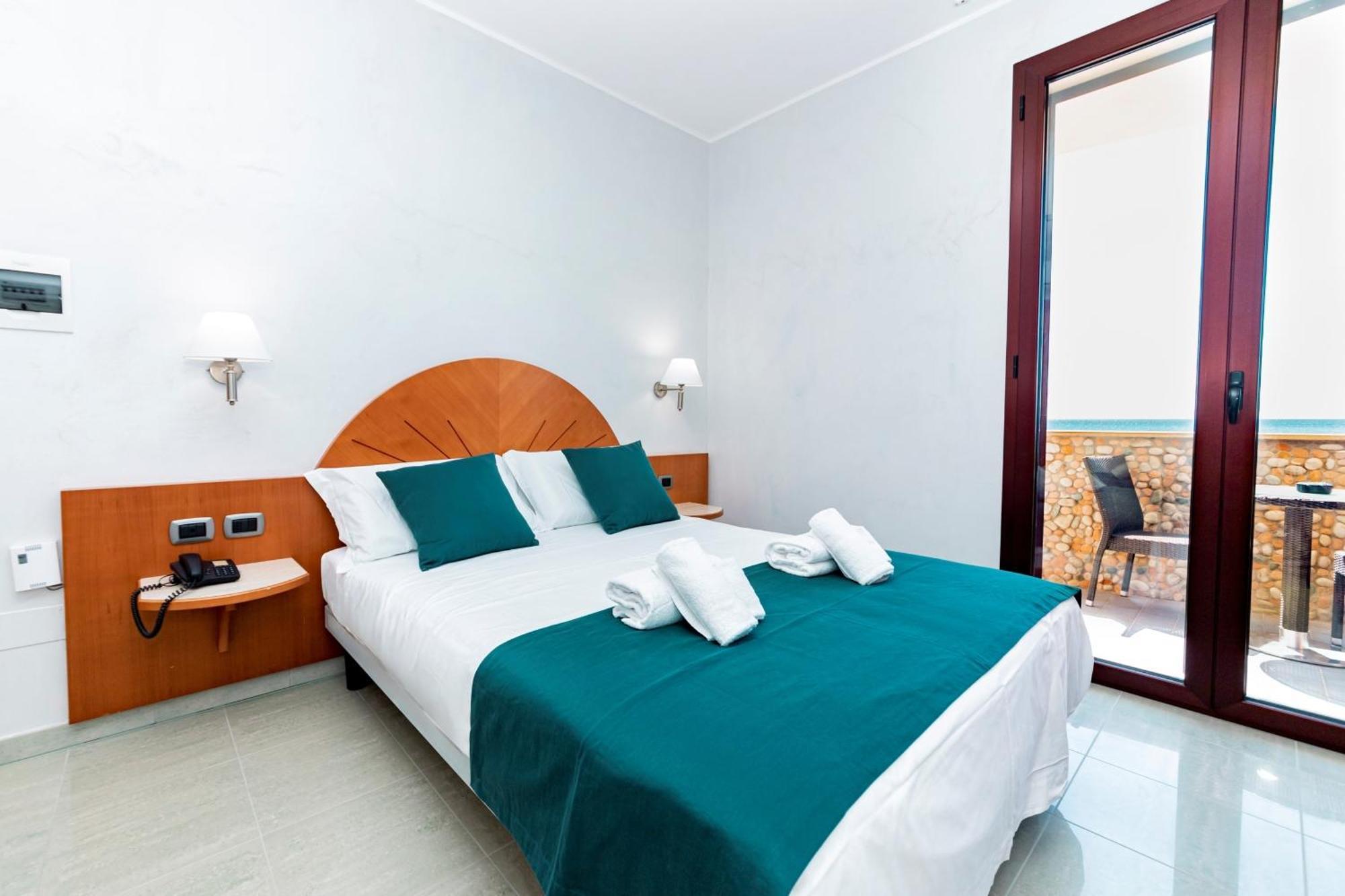 Hotel Alba ตอร์เลลาปิลโล ภายนอก รูปภาพ