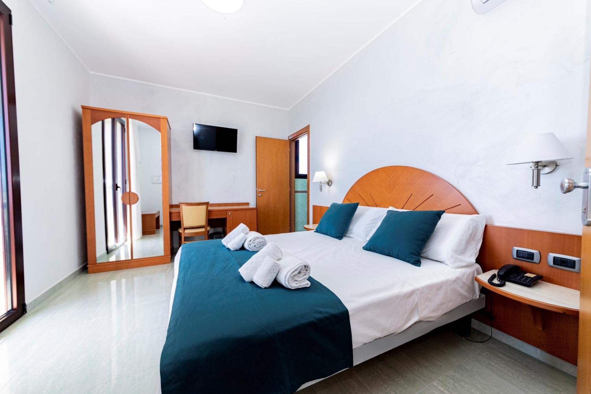 Hotel Alba ตอร์เลลาปิลโล ภายนอก รูปภาพ