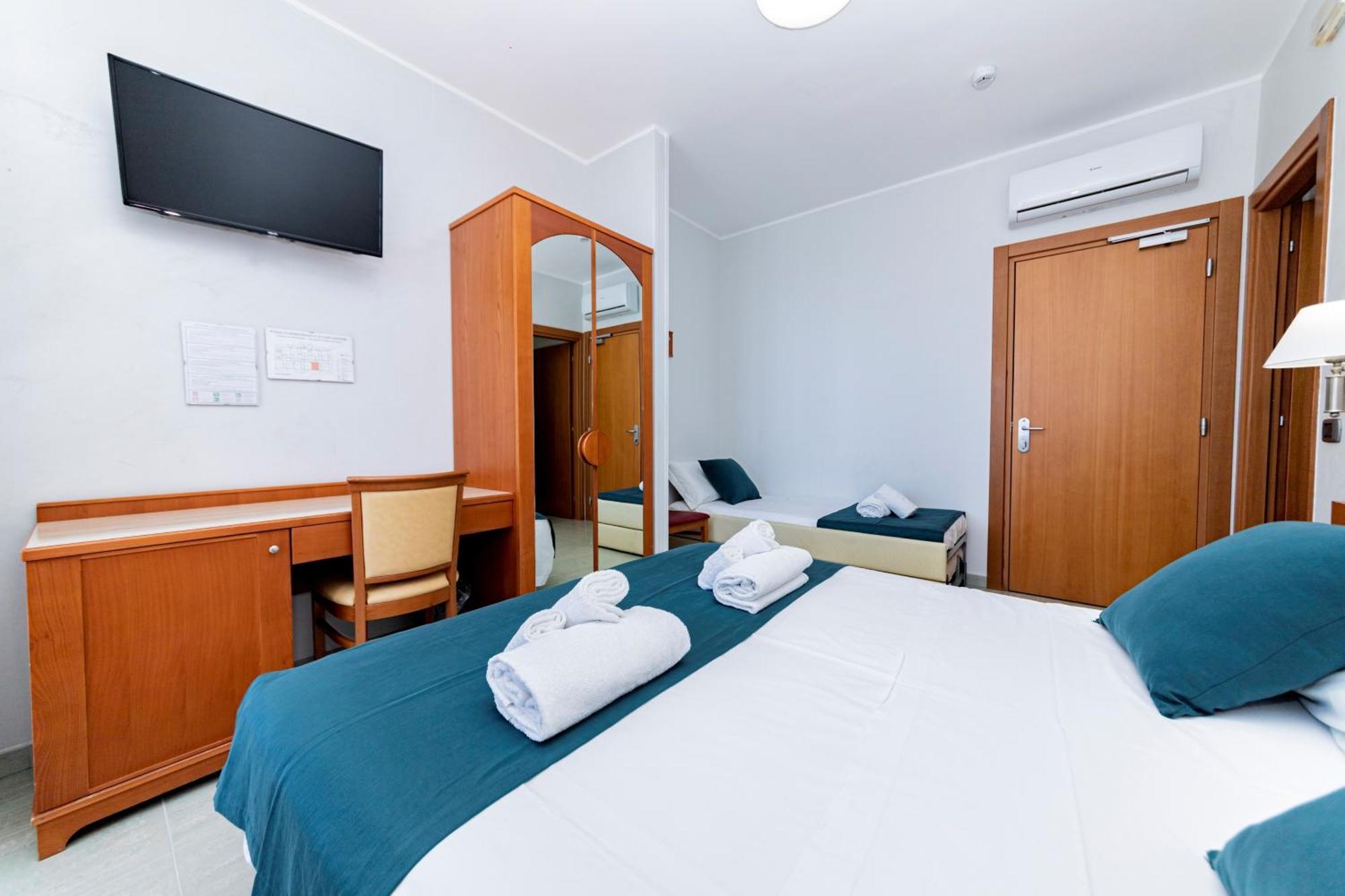 Hotel Alba ตอร์เลลาปิลโล ภายนอก รูปภาพ