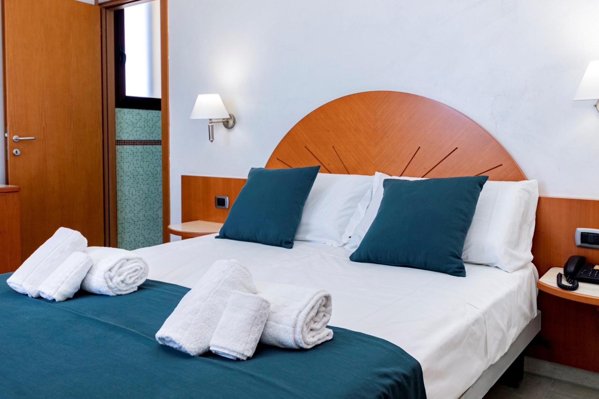 Hotel Alba ตอร์เลลาปิลโล ภายนอก รูปภาพ