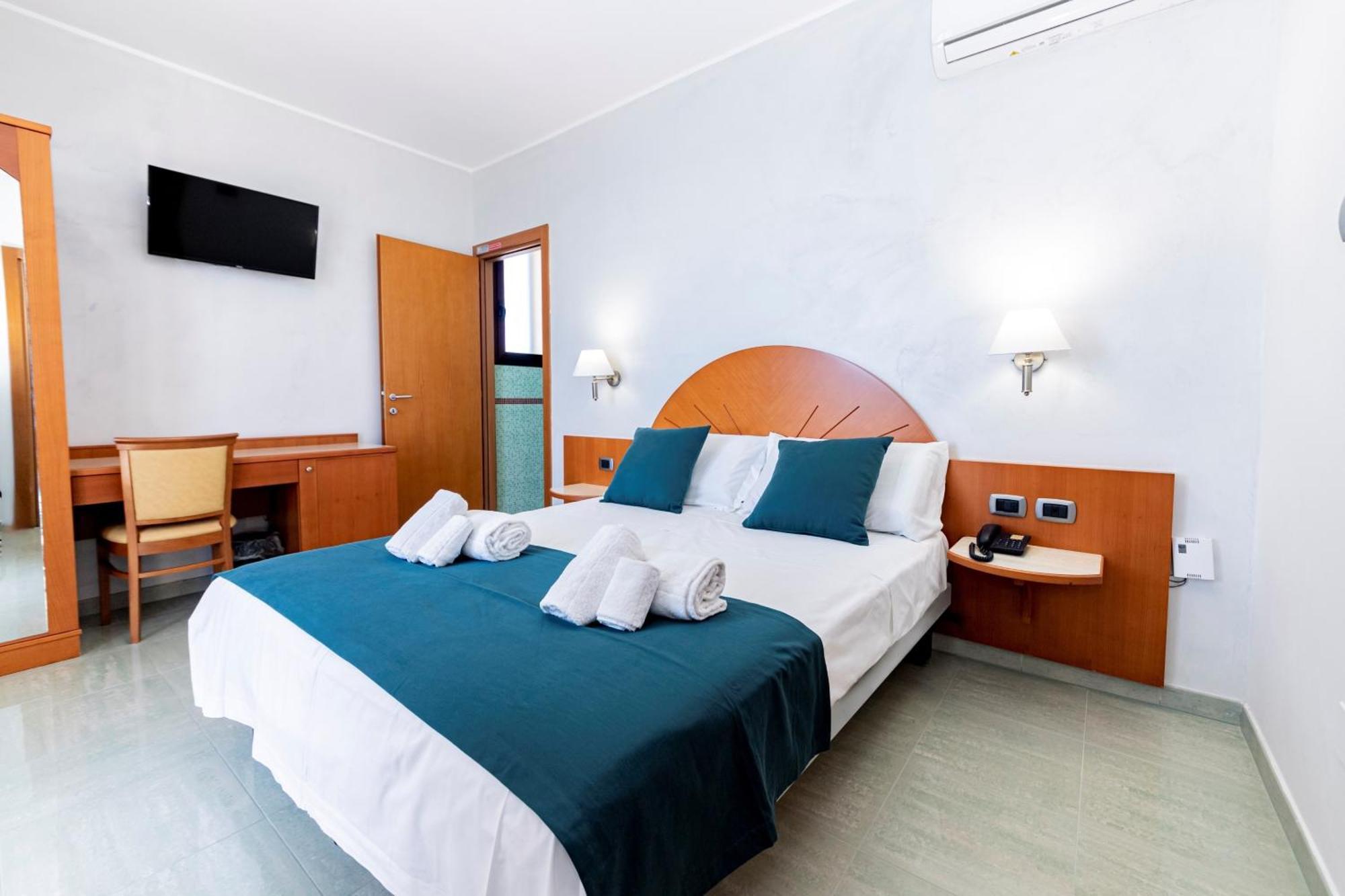 Hotel Alba ตอร์เลลาปิลโล ภายนอก รูปภาพ