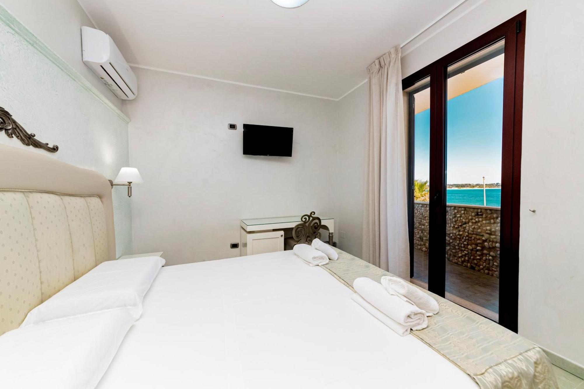 Hotel Alba ตอร์เลลาปิลโล ภายนอก รูปภาพ
