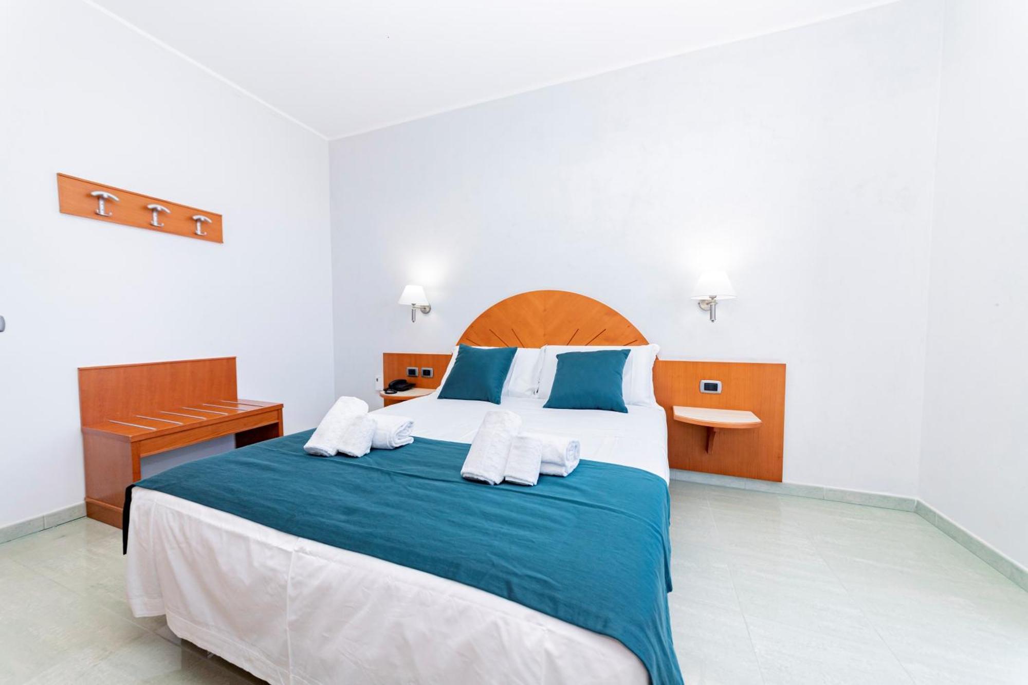 Hotel Alba ตอร์เลลาปิลโล ภายนอก รูปภาพ