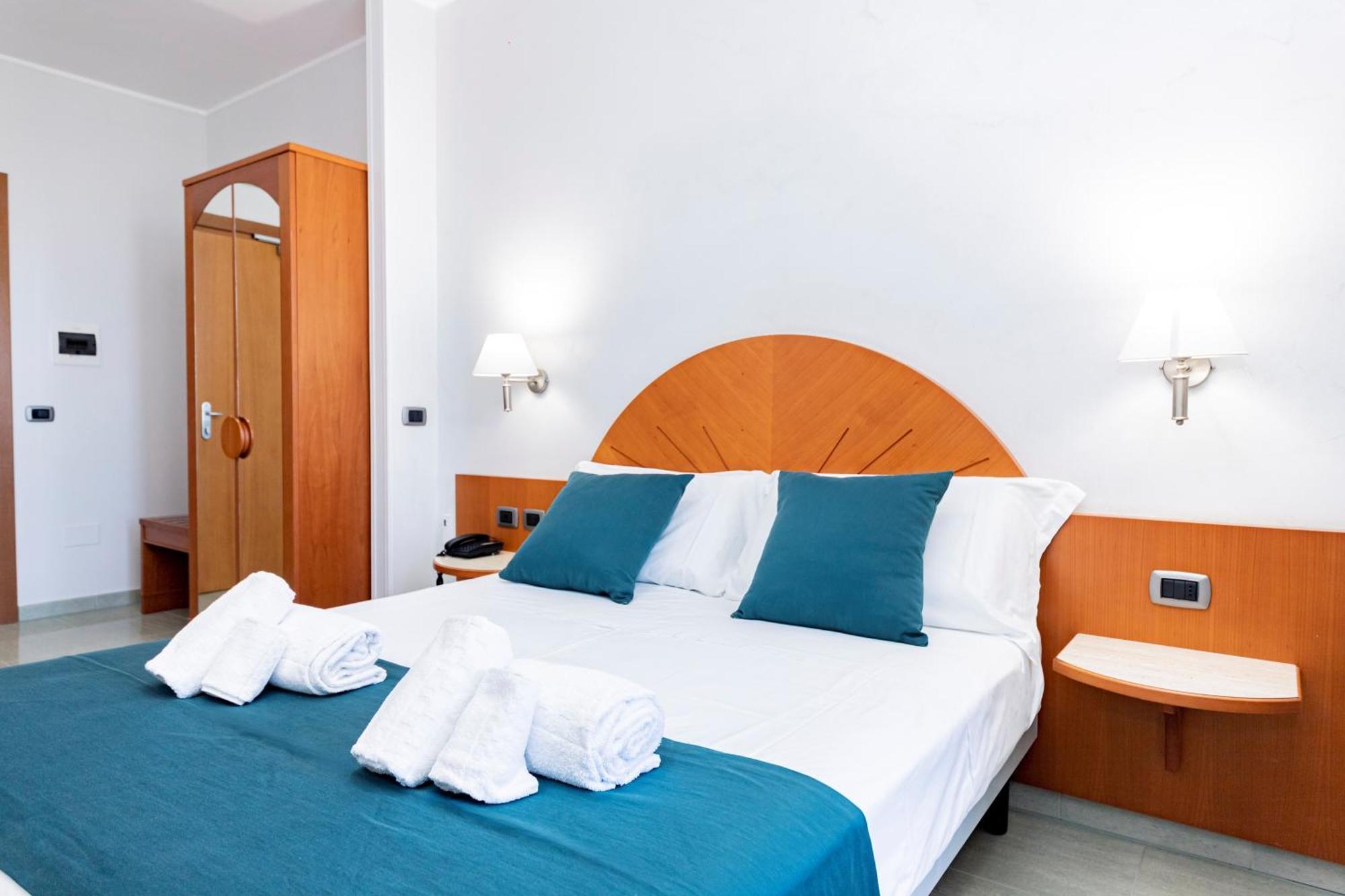 Hotel Alba ตอร์เลลาปิลโล ภายนอก รูปภาพ