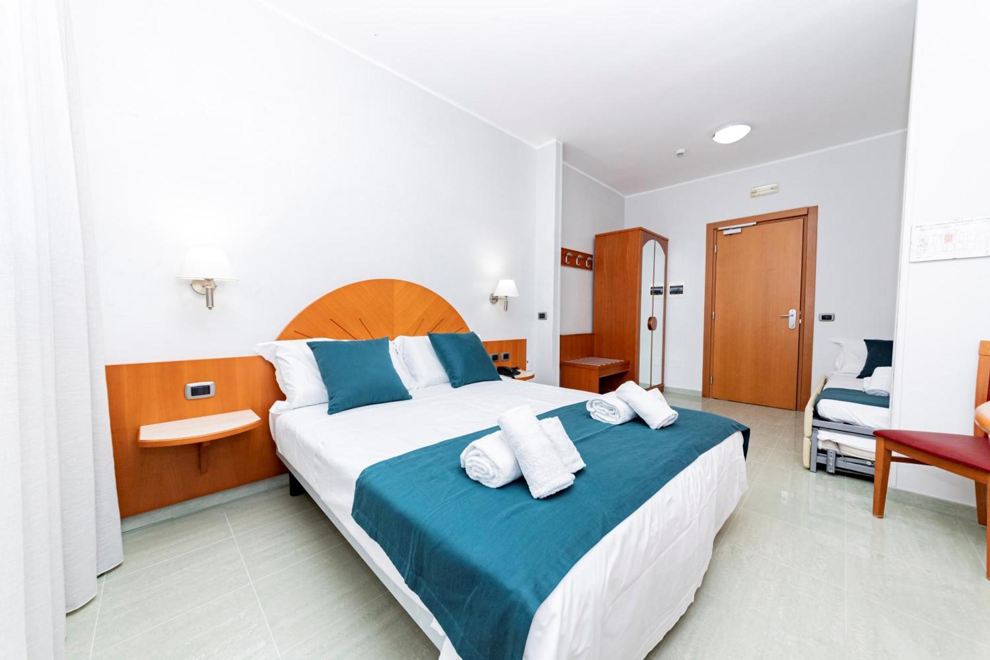 Hotel Alba ตอร์เลลาปิลโล ภายนอก รูปภาพ