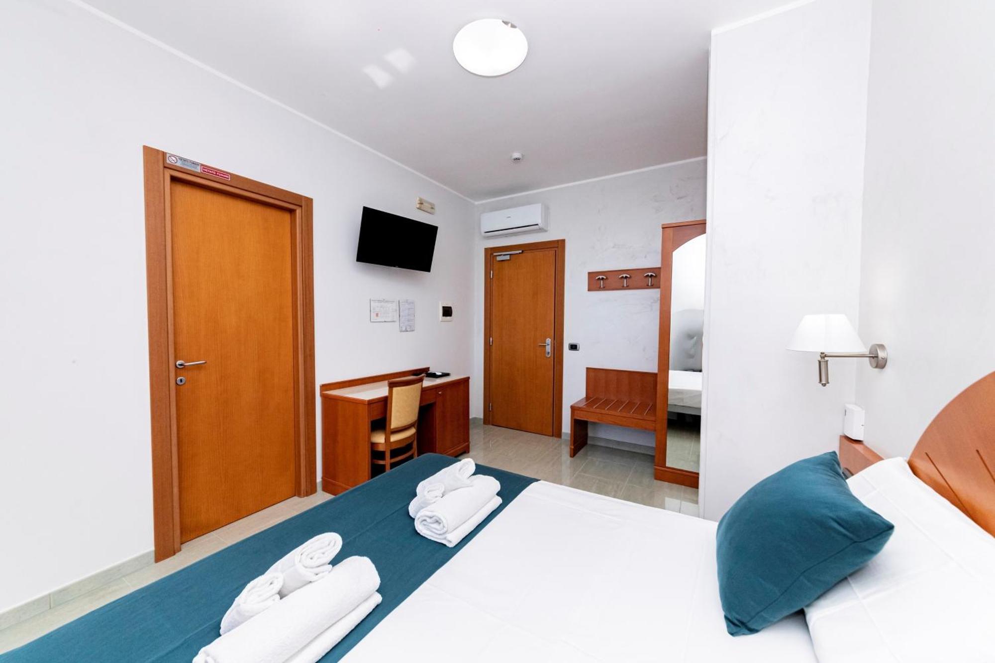 Hotel Alba ตอร์เลลาปิลโล ภายนอก รูปภาพ